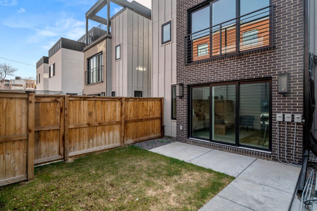 2451 Lawrence St., Unit 2 yard